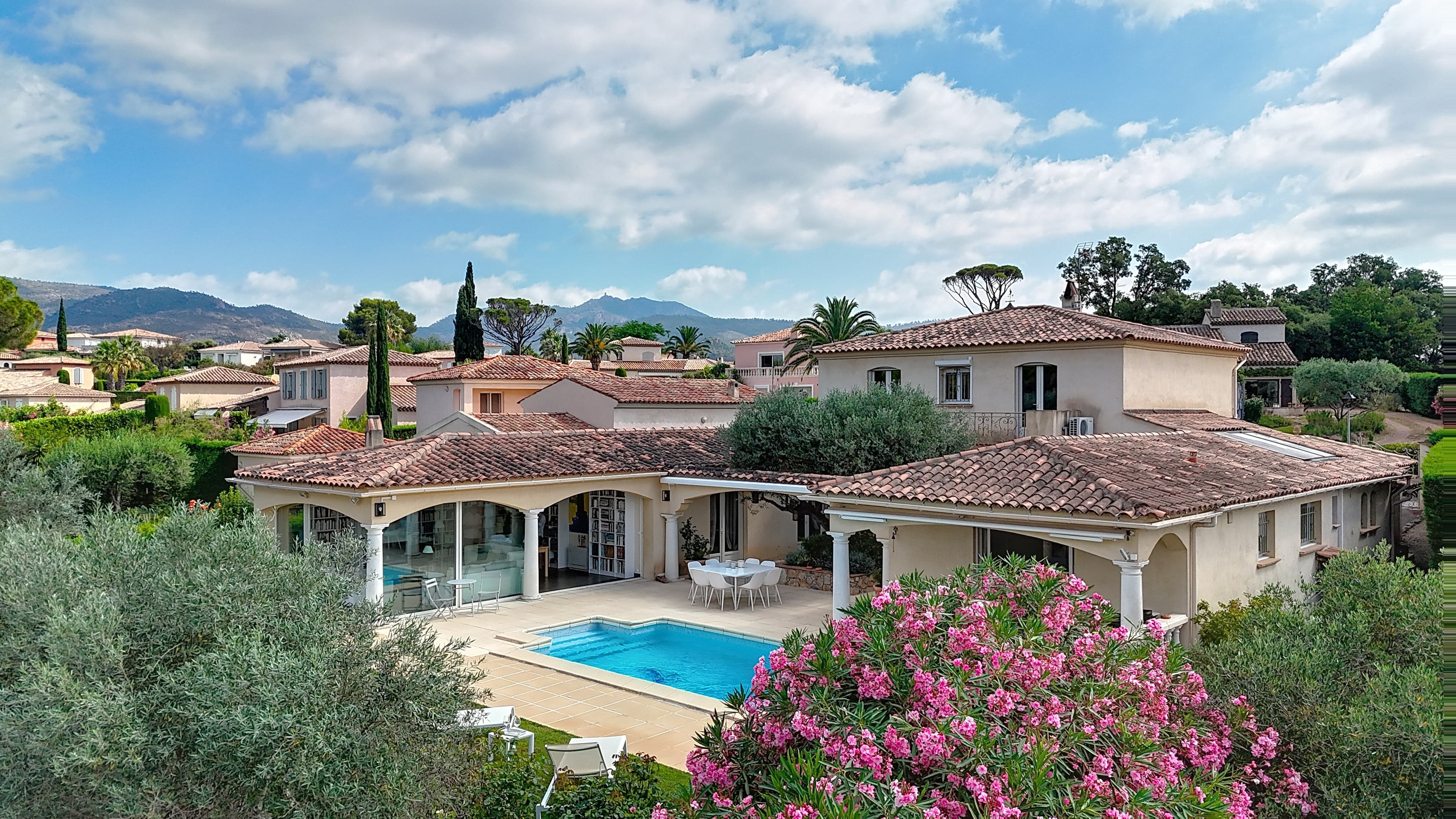 Propriété LC Riviera Properties 2